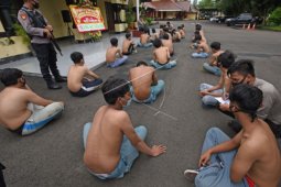 Polisi tindak pelanggar protokol kesehatan