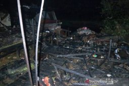 Empat unit rumah hangus terbakar
