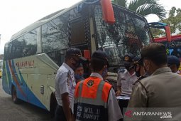 Kemenhub cek kelaikan bus di terminal Amplas  Medan