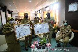 Dua SKPD Pemkab Tanah Laut raih penghargaan zona integritas