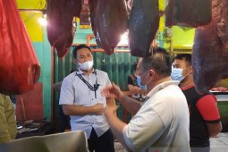 Ditreskrimsus Polda Jambi cek harga sembako dan sosialisasi prokes di pasar Angso Duo