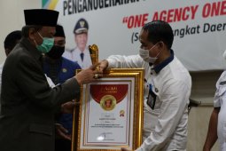 Wabup Paser berikan penghargaan perangkat daerah inovatif
