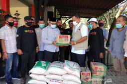 Serahkan bantuan, Bupati Aceh Barat ajak masyarakat Aceh Timur hentikan ilegal logging