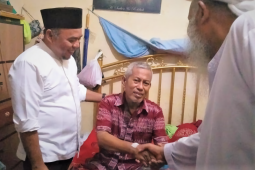 Bupati Labuhanbatu jenguk Imam Mesjid Baitul Muhsinin