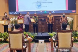 Walikota Pangkalpinang terima penghargaan dari Kemenhub