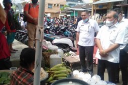 Wali Kota Gunungsitoli tinjau harga sembako di sejumlah pasar tradisional