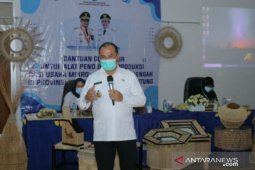 12 pelaku UMKM lidi nipah dapat bantuan alat produksi