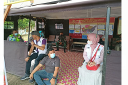 Petugas kesehatan Kapuas Hulu berjaga di Pos Pengamanan Natal dan Tahun Baru