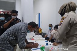 28 sopir angkutan umum Terminal Banda Aceh jalani tes urine