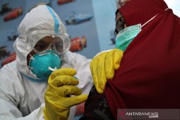 Bila warga enggan divaksin, Jubir Satgas COVID-19 sebut sanksinya kewenangan pemda