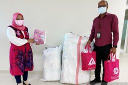 Berbagi APD di tengah perawatan COVID-19