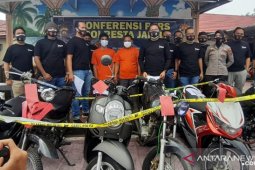 Maling sikat sepeda motor imam masjid saat shalat