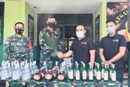 Satgas Pamtas gagalkan penyelundupan minuman keras di perbatasan Sekayam