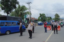 Ratusan wisatawan dan pendatang tujuan Puncak Cianjur dipulangkan
