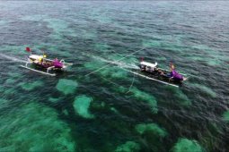 Parade jukung di Pantai Pandawa