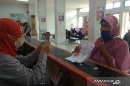 Kantor Pos Kota Bekasi salurkan Rp2,8 miliar bansos provinsi