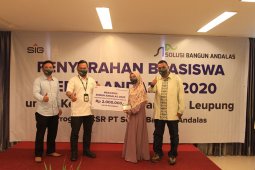 400 pelajar terima beasiswa Semen Andalas