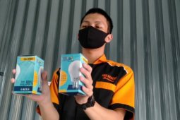 Pelajar SMKN Sumedang produksi lampu LED hemat energi