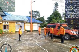 Menyeberangi sungai saat pulang dari kebun dua warga hilang terseret arus