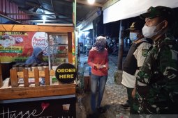 Petugas gabungan Padangsidimpuan tutup paksa tempat  usaha jelang malam pergantian tahun