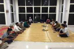 IAIN Palu bersama warga desa sambut 2021 dengan "molabe" dan barjanzi