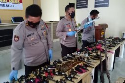 Polres Mesuji sita 171 senpi rakitan dan laras panjang