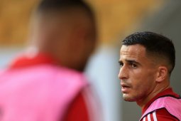 Kena ledakan kembang api,  bek Galatasaray Elabdellaoui dirawat di RS