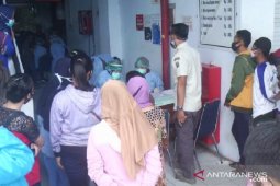 Ratusan pedagang Pasar Besar Madiun di-"rapid test", puluhan orang reaktif