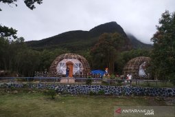 Rumah dengan konsep khas Papua dibangun di TWA Gunung Papandayan Garut