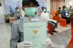 Hundreds of HSU residents receive free land certificates