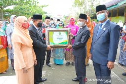 Bupati Asahan terima penghargaan di Amal Bakti Kementrian Agama