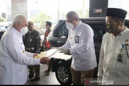 Pemprov Kaltim hibahkan 10 mobil dinas