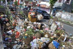 Akibat Mogoknya Pengangkut Sampah Jember