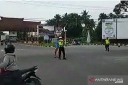 Anggota lantas dibogem saat bertugas, video viral