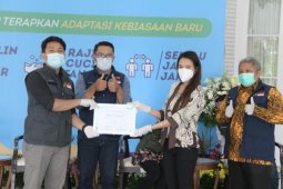 Gubernur Jabar: Bantuan COVID-19 terus dilakukan meski ada vaksinasi
