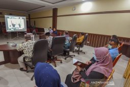 Terkait Vaksinasi COVID-19, gubernur minta bupati dan wali kota menjadi teladan