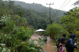 61 gardu listrik belum dioperasikan dampak banjir Sumedang-Garut