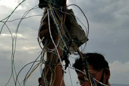 Petugas temukan kabel dan serpihan pesawat di Pulau Laki
