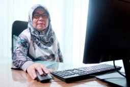 Prof Dr Nazurty  jadi guru besar Universitas Jambi