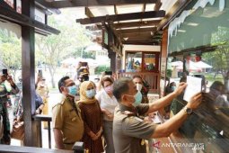 Warga Bekasi terancam sanksi denda jika tolak divaksin