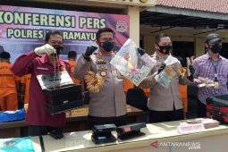 Polisi Indramayu tangkap lima pengedar uang palsu