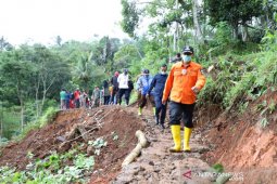 Pemkab Garut siapkan tim teknis teliti penyebab tanah longsor di selatan
