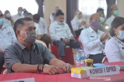 Jadi yang pertama divaksin COVID-19, siapa takut? kata dewan Girontalo Utara