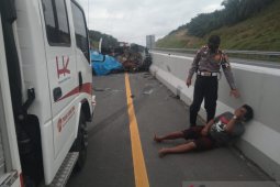 Lima penumpang minibus meninggal di tol akibat tabrak ekor truk dalam kecepatan tinggi