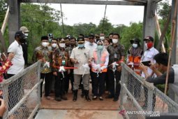 Gubernur Erzaldi resmikan jembatan gantung senilai Rp3,4 miliar