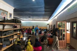 Ketua  DPRD Kalsel buka pengungsian