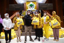 IIPG bagikan paket sembako bagi pekerja media terdampak COVID-19