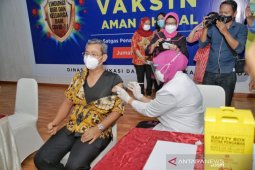 Vaksinasi COVID-19 Kota Medan  dimulai di tengah lonjakan kasus