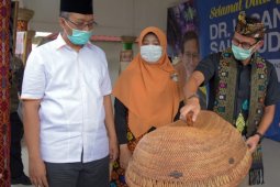Sandiaga Uno minta kerajinan tangan NTB hiasi MotoGP 2021
