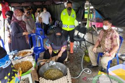 Polda Kalsel distribusikan bantuan korban banjir